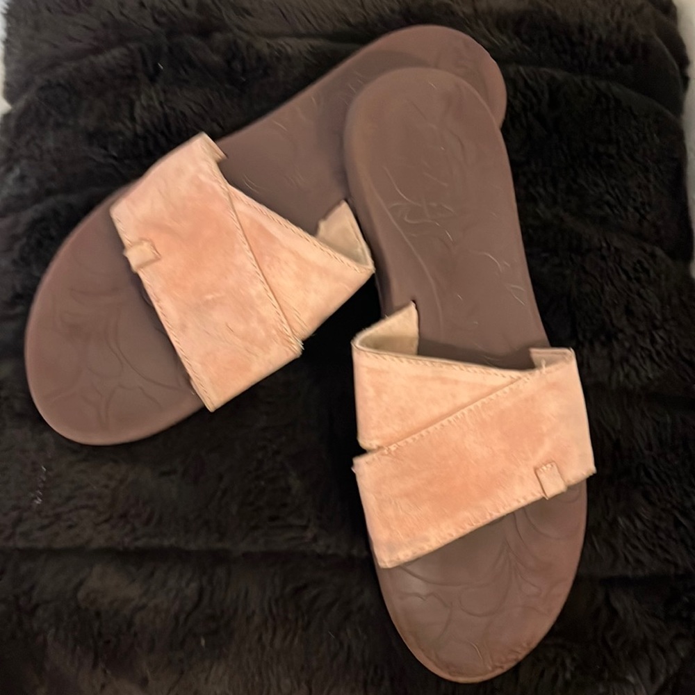 Roxy pink faux suede slide on sandals